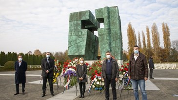 Delegacija HLK-a odala počast žrtvama Vukovara, Škabrnje i Domovinskog rata